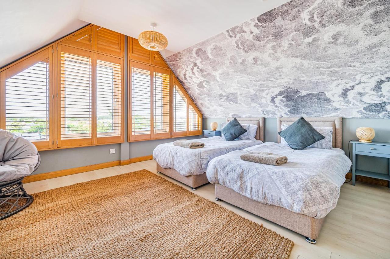Pebble Paradise Beachfront Family Getaway Pevensey Esterno foto