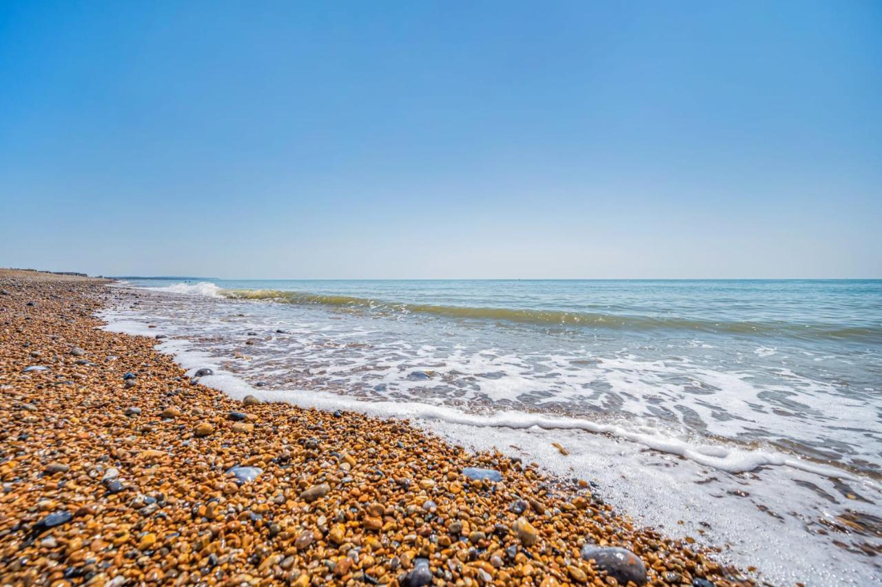 Pebble Paradise Beachfront Family Getaway Pevensey Esterno foto